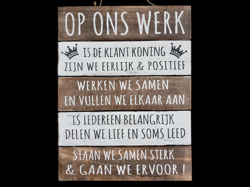 WoodArt tekstbord Op ons werk 40x30cm