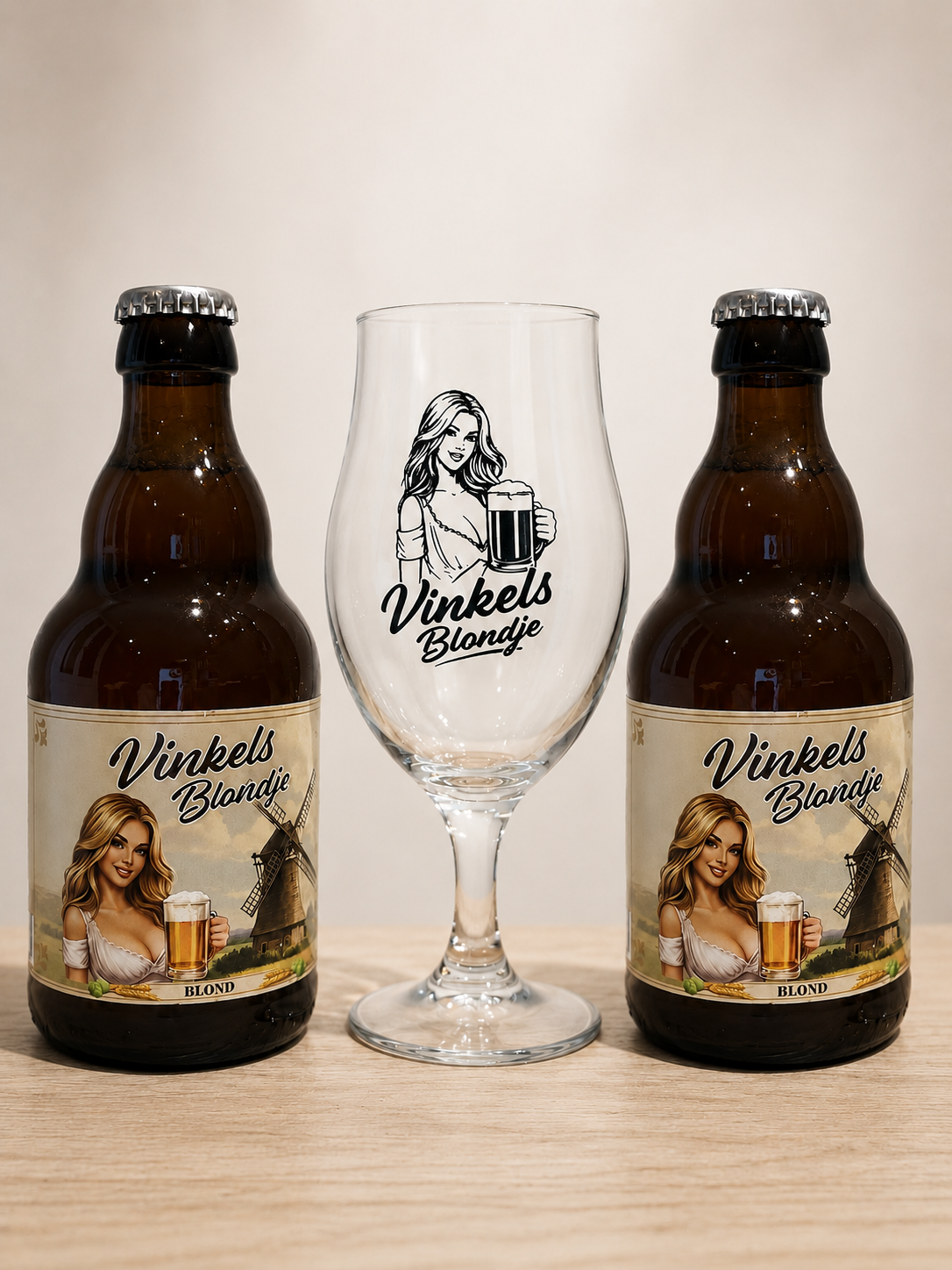2 flesjes Vinkels blond bier met een bier glas 