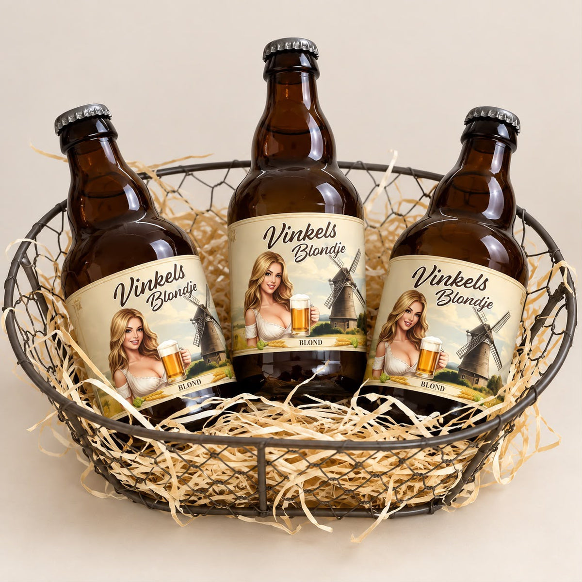 mandje van staal met 3 vinkelse blondjes erin